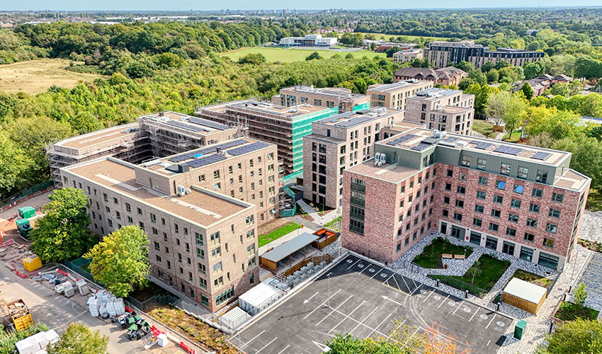 120-Longwood-Close-Feature-Image-1